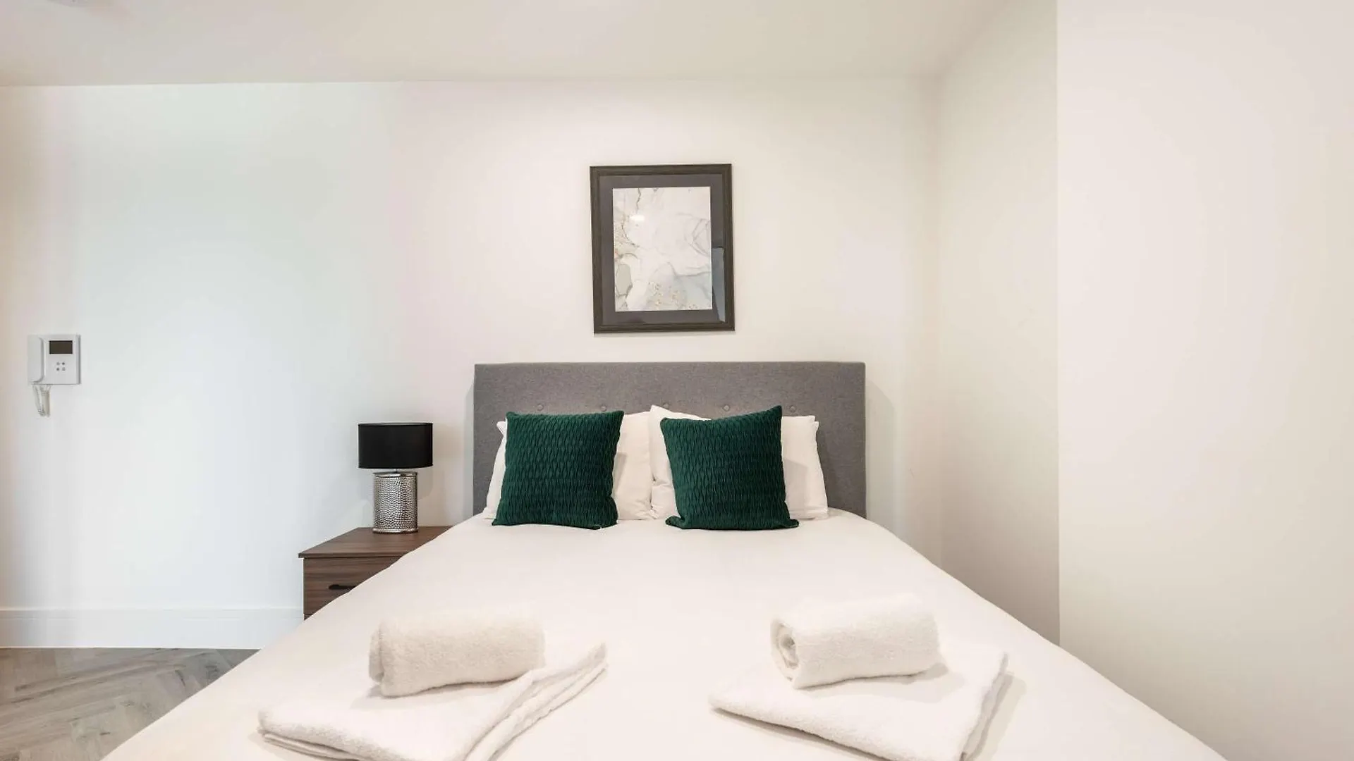 Stunning 1 Bedroom Apartment In Central Σέφιλντ